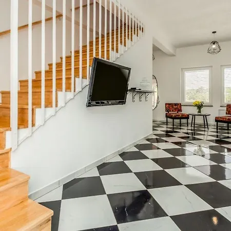 Casa Lavanda Met Zwembad Tatil Evi